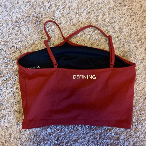 Defining Active Crop Top - Picture 2 of 3